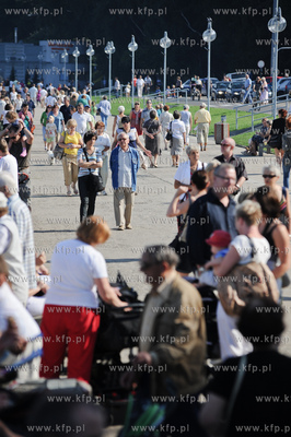 Gdynia. Bulwar nadmorski. Akcja promocyjna filmu Smerfy,...