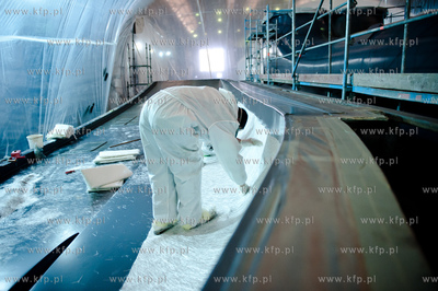 Stocznia Gdanska. Tydzien po pozarze hali produkcyjnej...