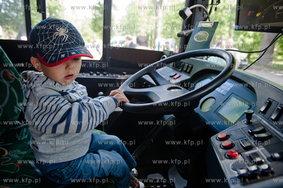 Gdansk. Petla tramwajowa w Jelitkowie. Majowka z tramwajem....