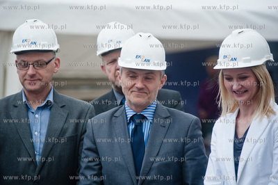 Gdynia. Uroczystosc podpisania aktu erekcyjnego i wmurowanie...