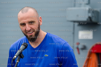 Koszykarz Marcin Gortat odwiedza Port Wojenny w Gdyni...