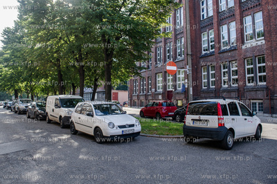 Gdansk. Ul. Osiek. Wprowadzona strefa platnego parkowania.
03.08.2015
fot....