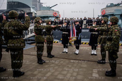 Gdynia. Nabrzeże Pomorskie. Uroczysta przysięga wojskowa...
