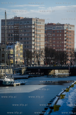 Gdańsk. Mroźny, słoneczny, zimowy dzień. Minusowe...