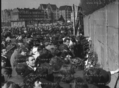 1- maja 1971 roku niedaleko 2 bramy Stoczni Gdanskie...