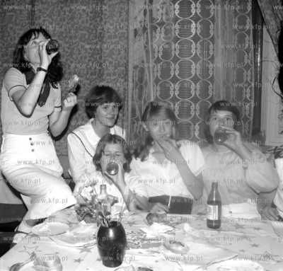 Uczennice klasy VIII a:  Ala Dlugokecka, Ewa Kanka,...