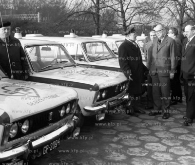 Na parkingu przed Urzedem Wojewodzkim w Gdansku wojwoda...