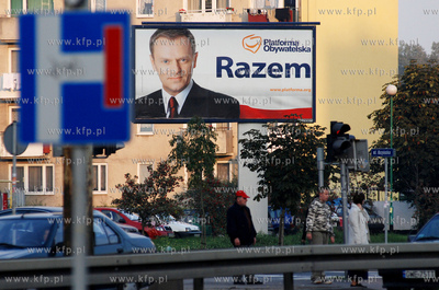 Wyborcze bilboardy Platformy Obywatelskiej przy ul....