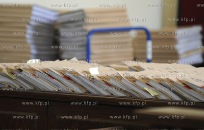 Przed gdanskim sadem rozpoczal sie dzisiaj glowny proces...