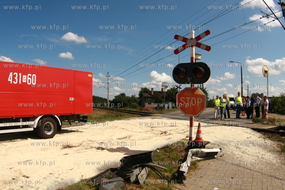 Mosty kolo Leborka. Pociag SKM uderzyl w cysterne....