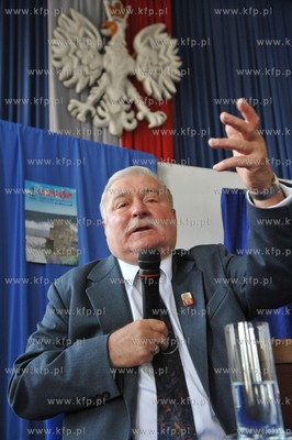 Spotkanie Lecha Walesy z mlodzieza z Klubu Szkol Westerplatte...