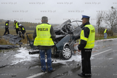 Borzytuchom pod Bytowem. W czolowym zderzeniu dwoch...