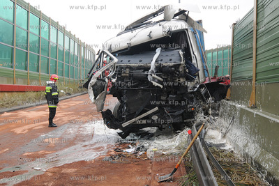 Gdynia. Z niewyjasnionych przyczyn samochod ciezarowy...