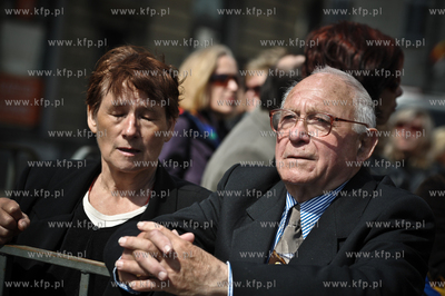 Warszawa, Minuta ciszy w intencji zmarlych osob w katastrofie...