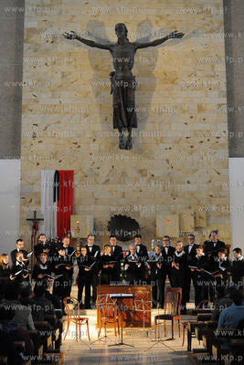 Gdynia zegna ofiary katastrofy prezydenckiego samolotu...