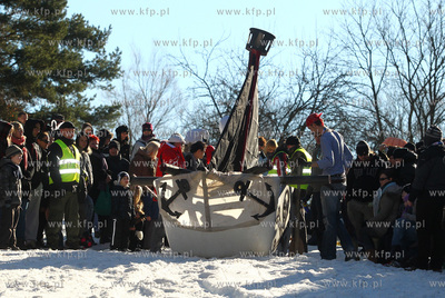 Druga edycja Crezy slide - Zjazdu na byle czym, odbywajaca...