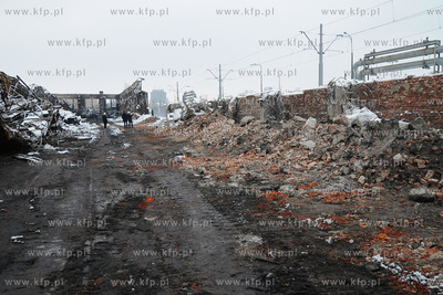 Rozbiorka strawionej pozarem hali produkcyjnej firmy...