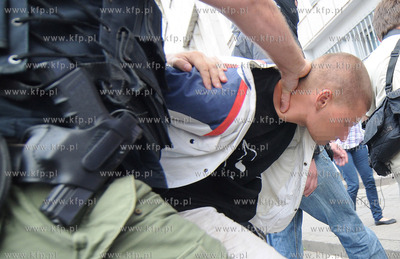 Funkcjonariusze z Gdyni wraz z policjantami z woj....