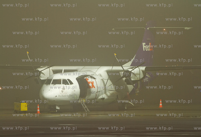 Zamglone lotnisko im. Lecha Walesy w Gdanskiu - Rebiechowie....