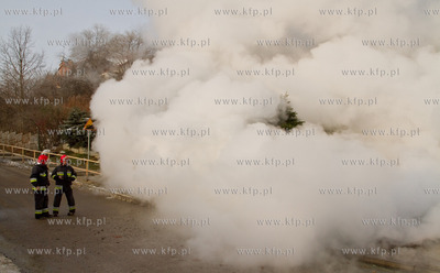 Pekniecie rury cieplowniczej w Gdansku na ul. Pana...