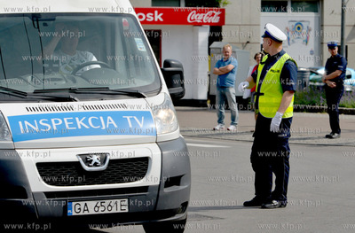 Gdynia, ul. Swietojanska. Policjanci promuja ogolnopolskie...