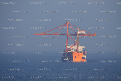 Nowe suwnice dla Baltyckiego Terminalu Kontenerowego...