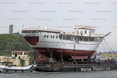 Transport kadluba do portu wewnetrzego w Gdansku szkolnego...