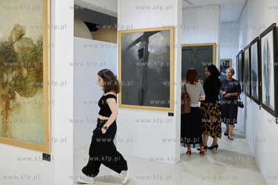 Wystawa obrazów Zdzisława Beksińskiego w Teatrze...