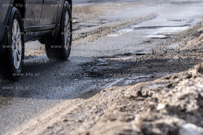 Suchaninoi. Interwencujne łatanie dziur w drodze po...