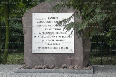 Obelisk ku czci zmarłych i zamordowanych więźniarek...