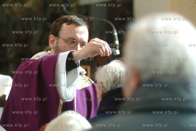 Sroda popielcowa, kosciol sw. Mikolaja w Gdansku.5.03.2003fot....