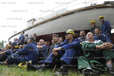 Protest stoczniowcow ze Stoczni Gdynia w związku z...