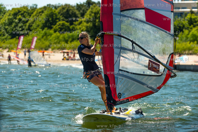 Plaza w Sopocie, przy Sopockim Klubie Zeglarskim. Briefing...