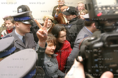 Gdansk, Sad Rejonowy, po rozprawie przeciwko artystce...