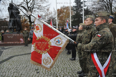 Uroczytosci Swieta Niepodleglosci pod pomnikiem Marszalka...