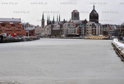 Zimowa zawitala do Gdanska .Nz. zamarznieta Motlawa....