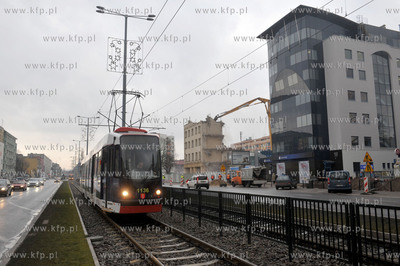 Wyburzanie dawnego Domu Towarowego PDT, a obecnie Galerii...