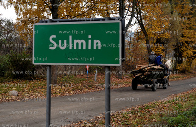 Wies Sulmin na Kaszubach. Wjazd od strony Lezna. 29.10.2011...