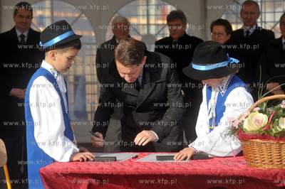 Banino, ul. Tuchomska. Uroczystosc wmurowania kamienia...