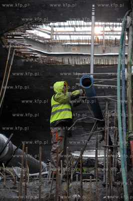 Zakonczona pierwsza nitka tunelu pod Wisla zostala...