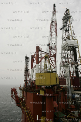 Wizyta w Lotosie  Ministra Gospodarki RP Piotra Wozniaka....