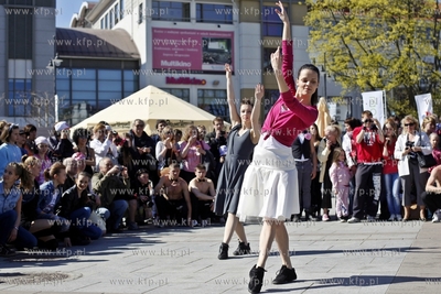 Sopot. Plac Przyjaciol Sopotu. Flash Art. ( w rez.Joanny...