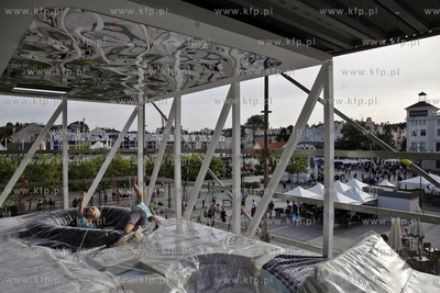 Sopot. Festiwal Artloop. Kwatera glowna festiwalu instalacja...