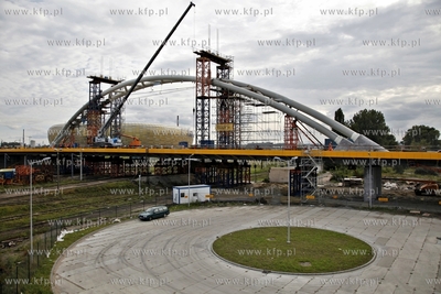 Montaz luku stanowiacego element nosny wiaduktu na...