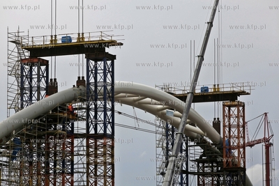 Montaz luku stanowiacego element nosny wiaduktu na...