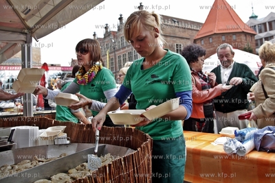 XI Gdanskie Swieto Pieroga na Targu Weglowym.
30.09.2012
fot....