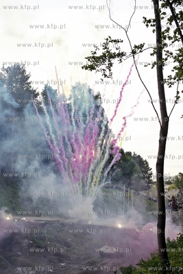 Wyburzanie Mostku Weisera na gdanskiej Strzyzy. Rozbiorke...