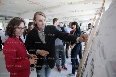 Uroczystosc prezentacji efektu pracy studentow i profesorow...