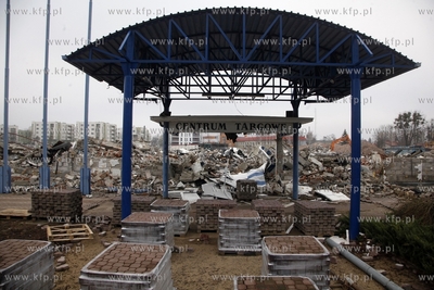 Wyburzanie hal wystawienniczych Miedzynarodowych Targow...