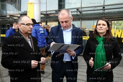 Gdańsk. CH Manhattan. Akcja zbierania podpisow poparcia...